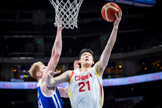 中国男篮大胜中国台北 晋级世预赛第二阶段