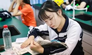 58岁主妇假期在景区当兼职NPC 体验快乐更有意义