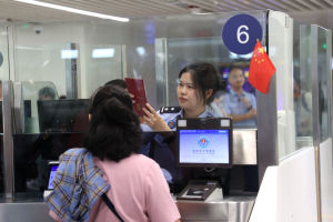 11.33亿人次+5.5% 铁旅融合让消费“加速跑”